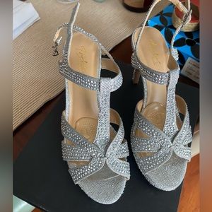 2 1/2” silver rhinestone heel for special occasions